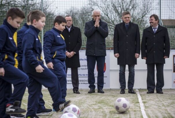 Kiket támogatott Fico a miniszterelnöki alapból? A párthovatartozás mérvadó