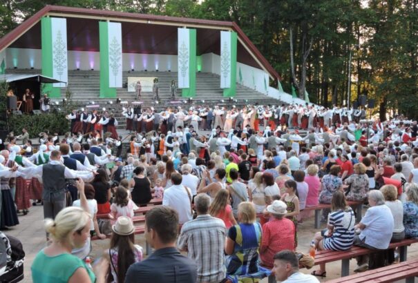 Lettországban szerepelt a füleki Rakonca Néptáncegyüttes