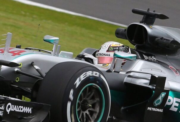 Brit Nagydíj: Lewis Hamilton indulhat a pole-ból