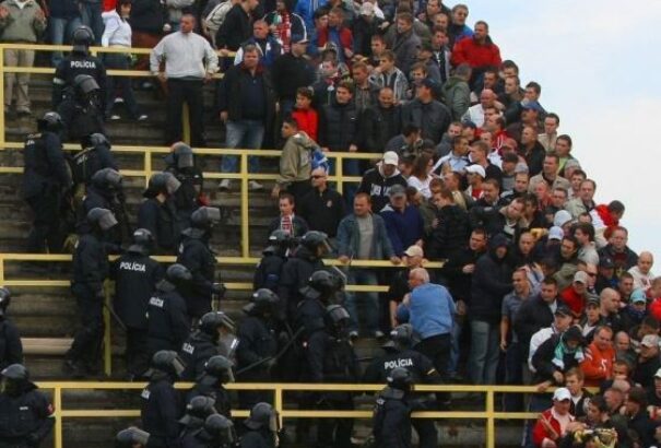 Már maguk a rendőrök sem akarnak a nagypolitika bábjai lenni