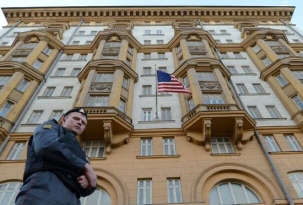 Kiutasítás háború Moszkva és Washington között