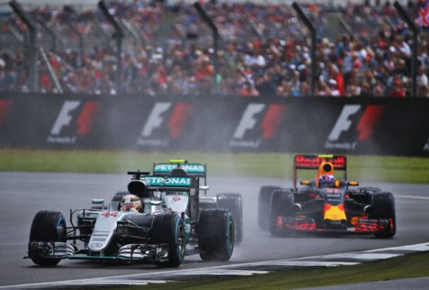 Brit Nagydíj: Lewis Hamilton nyerte hazai versenyét