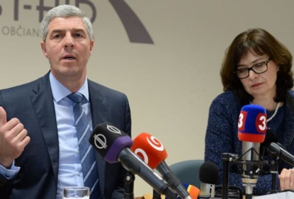 Bugárék sárba tapossák a felvidéki magyarok méltóságát