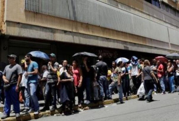 Továbbra is a katonaság osztja az élelmiszert Venezuelában