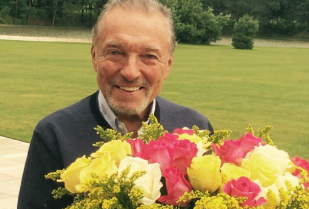 Ma 77 éves Karel Gott, „Prága aranyhangja”