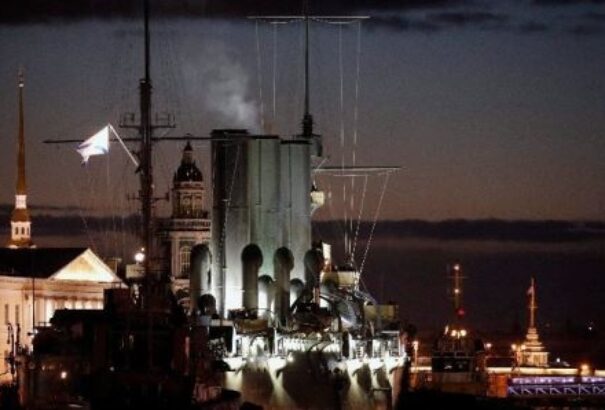 Visszatért az Auróra cirkáló Szentpétervárra (galéria)