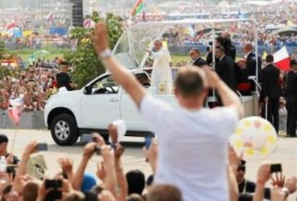 Katolikus világtalálkozó – Ferenc pápa: a terrorra nem lehet még nagyobb terrorral válaszolni