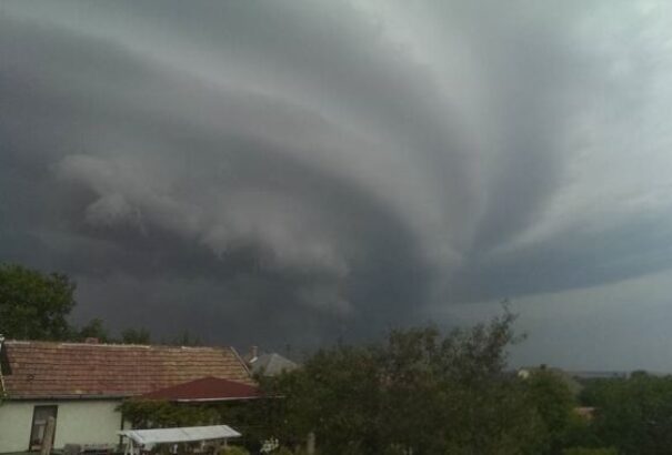 Három magyarlakta járásban is jégesőre kell számítani