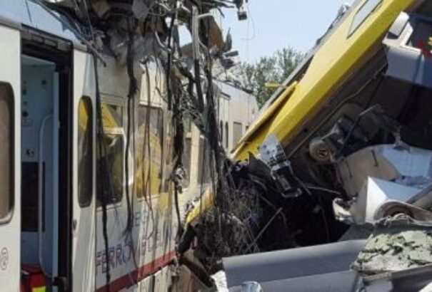 Vonatszerencsétlenség: 20-ra emelkedett a halálos áldozatok száma