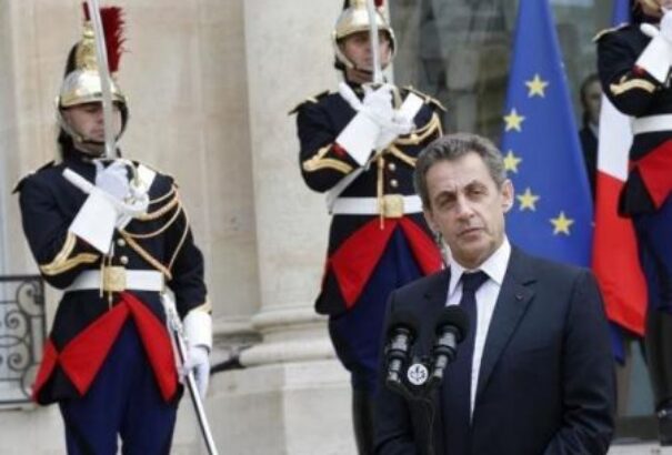 Sarkozy újra ringbe száll az elnöki székért