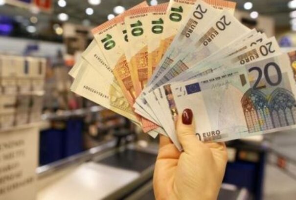 A szlovákiai fiatalok 800 eurós adóssággal kezdik a felnőtté válást