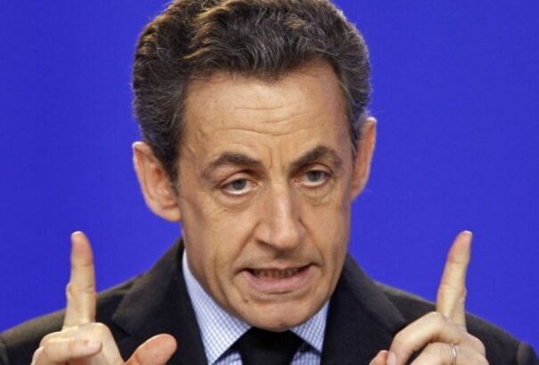 Sarkozy elnökként megváltoztatná az alkotmányt a burkini miatt