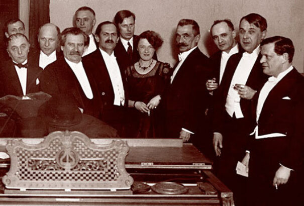 1941. augusztus 1-jén szűnt meg a Nyugat című folyóirat