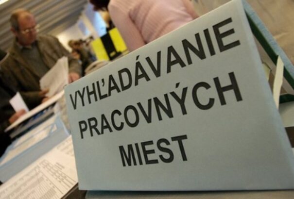 Munkanélküliek tízezrei vannak már legalább négy éve állás nélkül