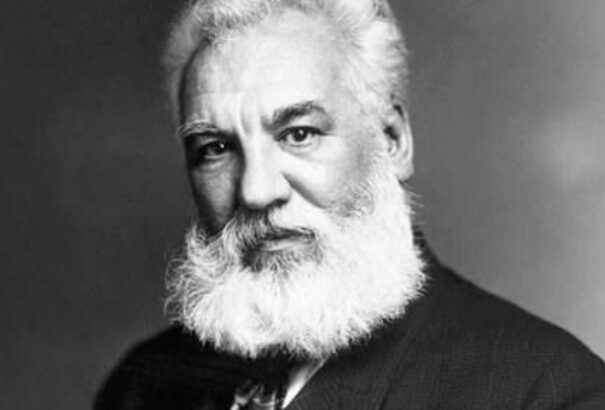 94 éve halt meg Alexander Graham Bell, a telefon feltalálója