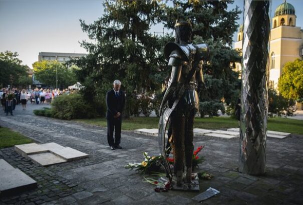 Soltész: az emlékezés mellett cselekedni is kell