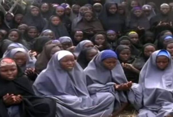 Elrabolt diáklányokról közölt videót a nigériai iszlamista terrorszervezet