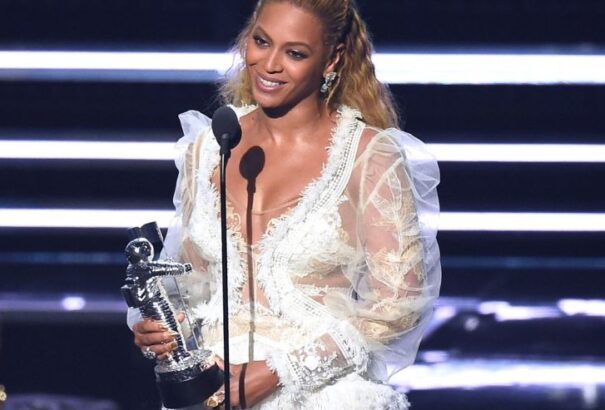 MTV Awards: Beyoncé lesöpörte a színpadról a kilenc év után visszatérő Briteny Spearst