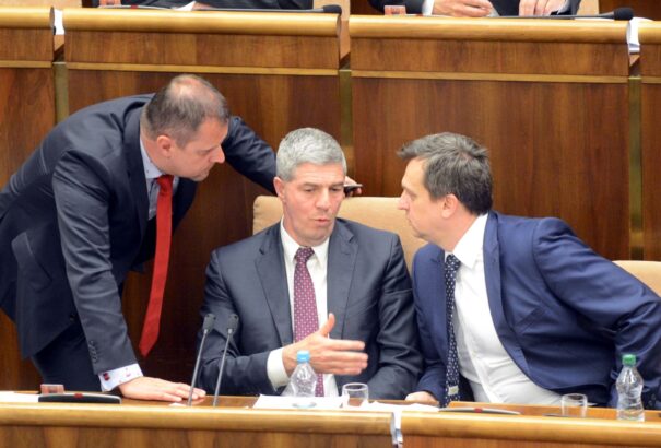 Bugár már tudja, kit ültet a szuperminisztérium élére