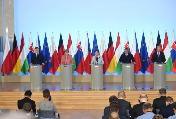 V4-Németország csúcs Varsóban: Orbán közös európai hadsereg létrehozását sürgeti