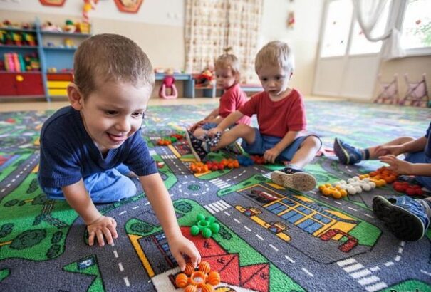 Az állam javítana a bölcsődék szolgáltatásain, hogy a szülők visszataláljanak a munkapiacra
