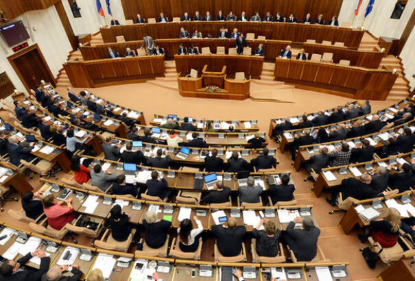 Felmérés: hét párt jutna be a parlamentbe