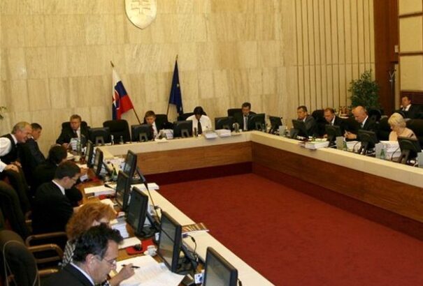 Adóemelésről, igazságügyi reformcsomagról és az extrémizmus elleni küzdelemről is dönt ma a kormány