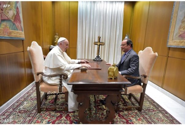 Francois Hollande francia elnököt megánkihallgatáson fogadta Ferenc pápa