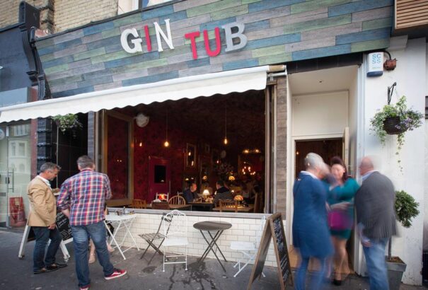 Okostelefon-függők, figyelem! Ebbe az angliai bárba be ne tegyétek a lábatokat!