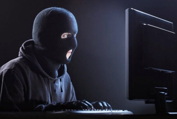 Több ezer szlovák és cseh Facebook profilt törtek fel