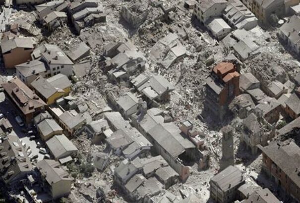 Már 73 halottja van az olaszországi földrengésnek