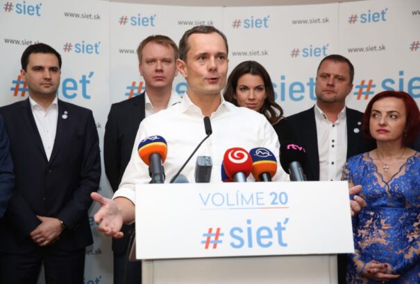 Nehéz napok várnak a Sieťre. Négy forgatókönyv, hogy mi történhet a legkisebb kormánypárttal