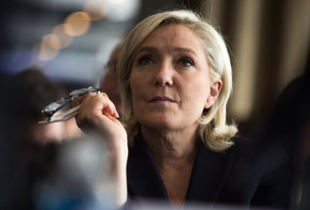 Le Pen: Hillary Clinton neve egyet jelent a háborúval