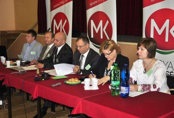 Intézményesített párbeszéd?