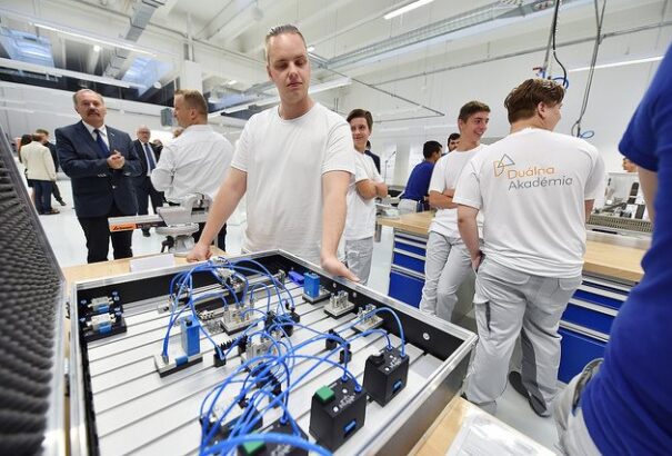 Megnyitotta kapuit a dévényújfalui Duális Akadémia