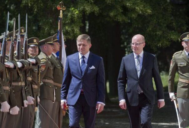 Az európai hadseregről akar tárgyalni Fico-val a cseh kormányfő
