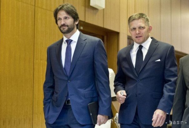 Az ellenzék ma megkíséreli leváltani Robert Ficót