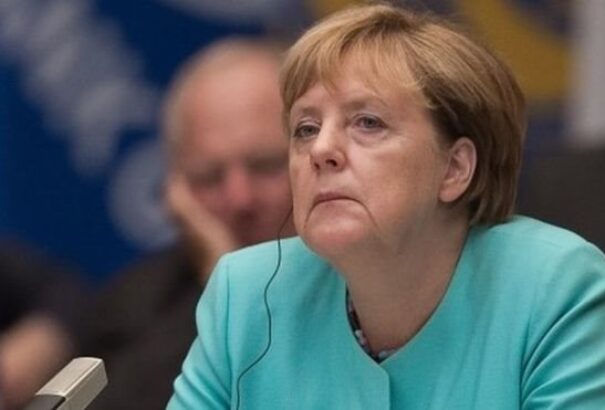 Merkel sokat bukott, de nem eleget