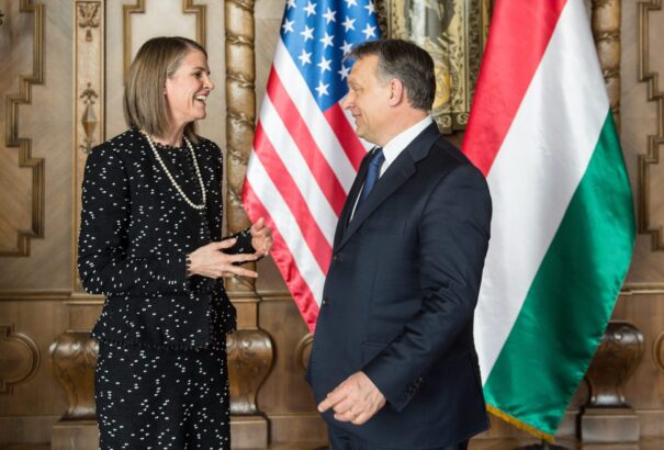 Colleen Bell cáfol, mégsem távozik Magyarországról az amerikai nagykövet