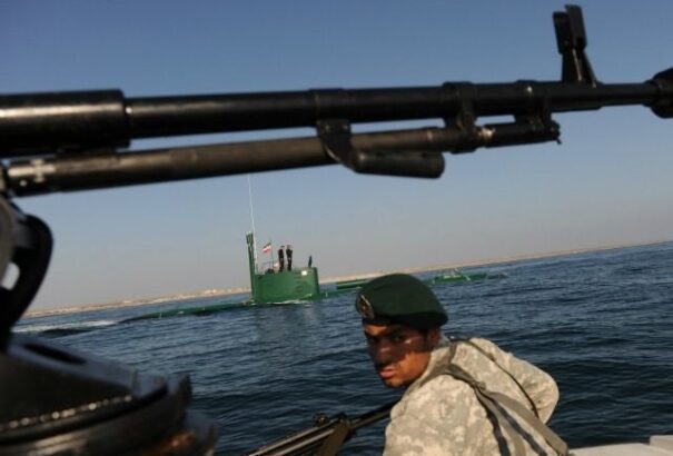 Egymást kóstolgatják az amerikai és iráni hadihajók a Perzsa-öbölben