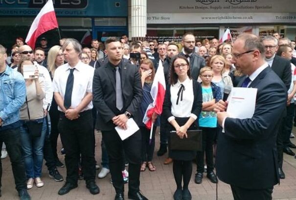 Három lengyel miniszter készül Londonba a brit szigeteken élő lengyeleket ért támadások miatt