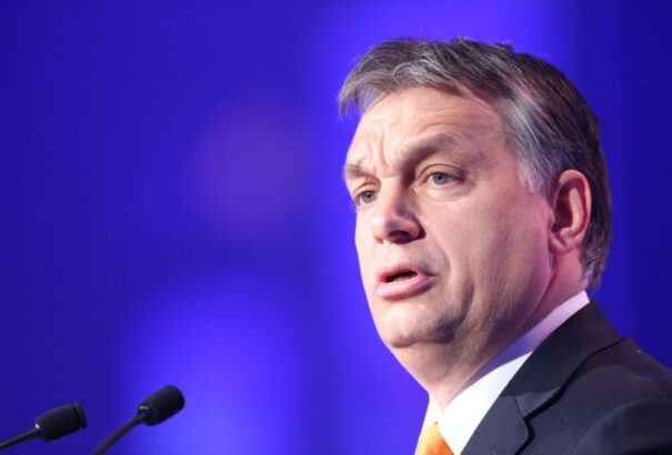 Olasz napilap dicséri Orbán Viktort, Magyarországot és a V4-et