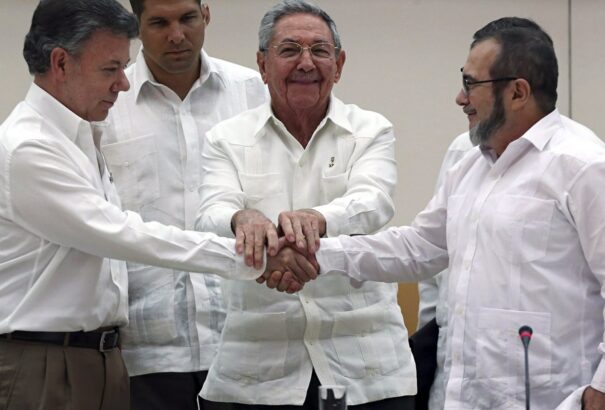 Aláírták a békeszerződést, vége a kolumbiai konfliktusnak