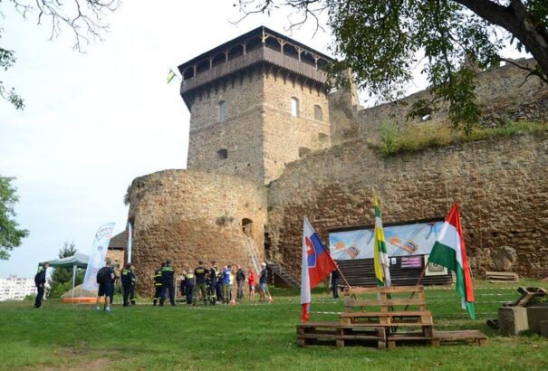 Önkéntes tűzoltók versenyeztek a Füleki Várban