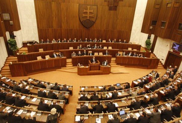 Véget ér a nyári szünet, ma ismét parlamenti ülés vár a képviselőkre