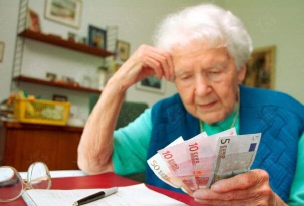 Egyre több nyugdíjas küzd a végrehajtással