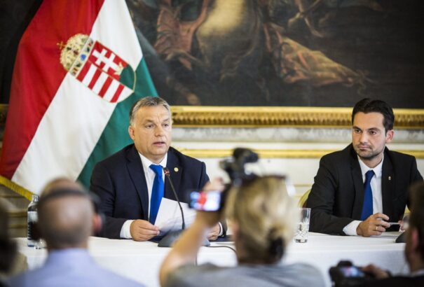 Orbán Viktor új védelmi vonalat tartalmazó vészforgatókönyvet javasolt Bécsben