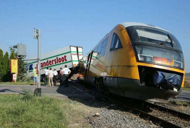 Szerdán lezárják a nagymegyeri vasúti átjárót