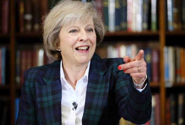 Theresa May kemény bevándorlási törvényt készít elő