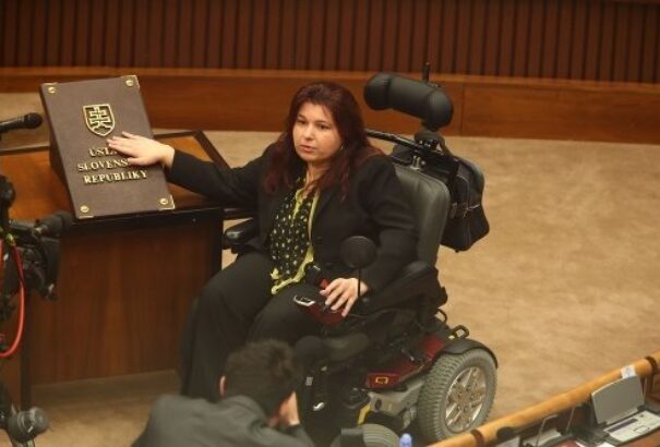 Az OĽaNO kerekesszékes képviselőnője hozzáment egy pakisztáni muszlim bevándorlóhoz